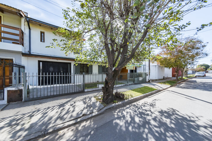 VENTA casa 4 Dormitorios en Marqués de Sobremonte, ideal familia numerosa