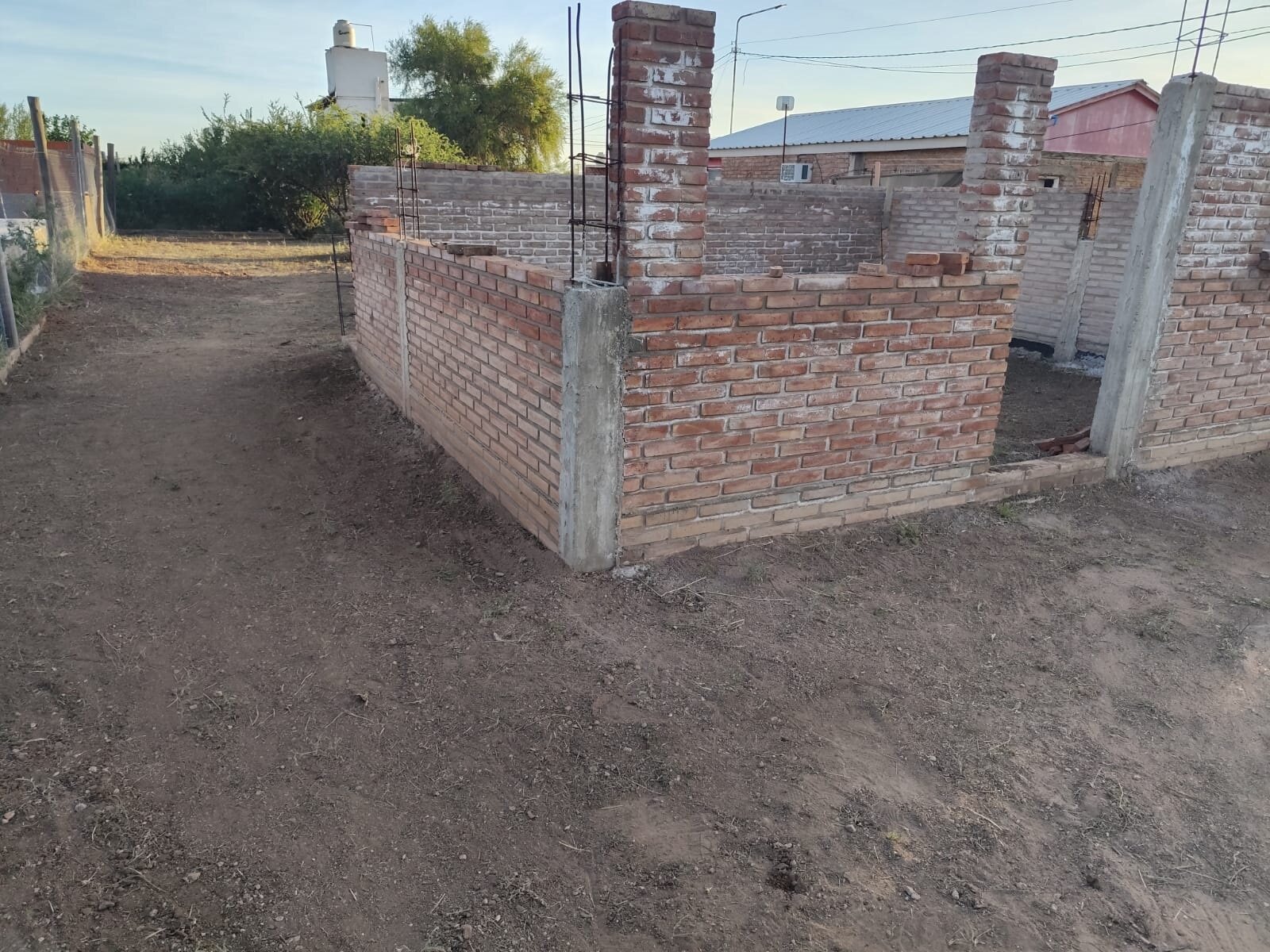 VENDO LOTE CON CONSTRUCCION- BARRANCAS COLORADAS S.LUIS - 3
