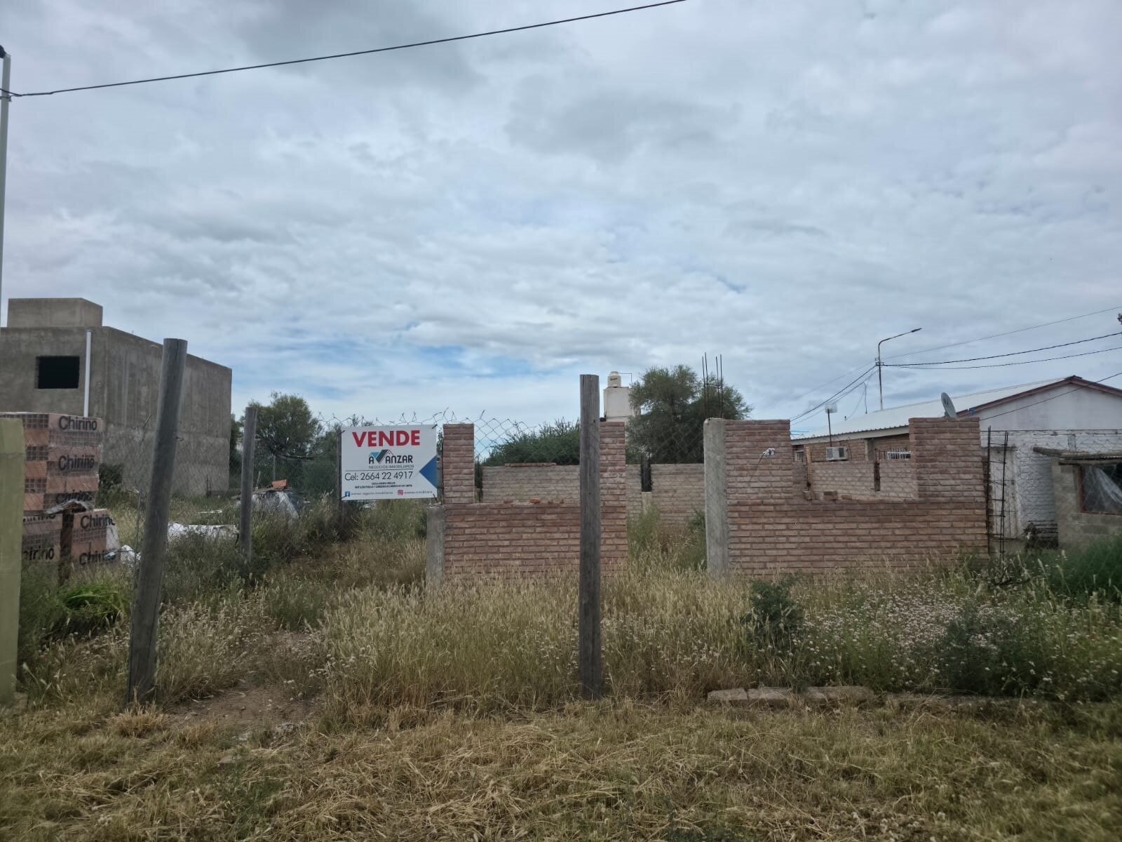 VENDO LOTE CON CONSTRUCCION- BARRANCAS COLORADAS S.LUIS - 2