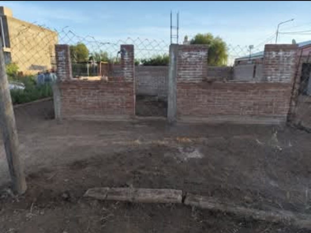 VENDO LOTE CON CONSTRUCCION- BARRANCAS COLORADAS S.LUIS - 1