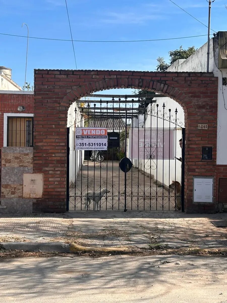 Casa En Venta- 3 Dormitorios  República 1149, Barrio Gene...