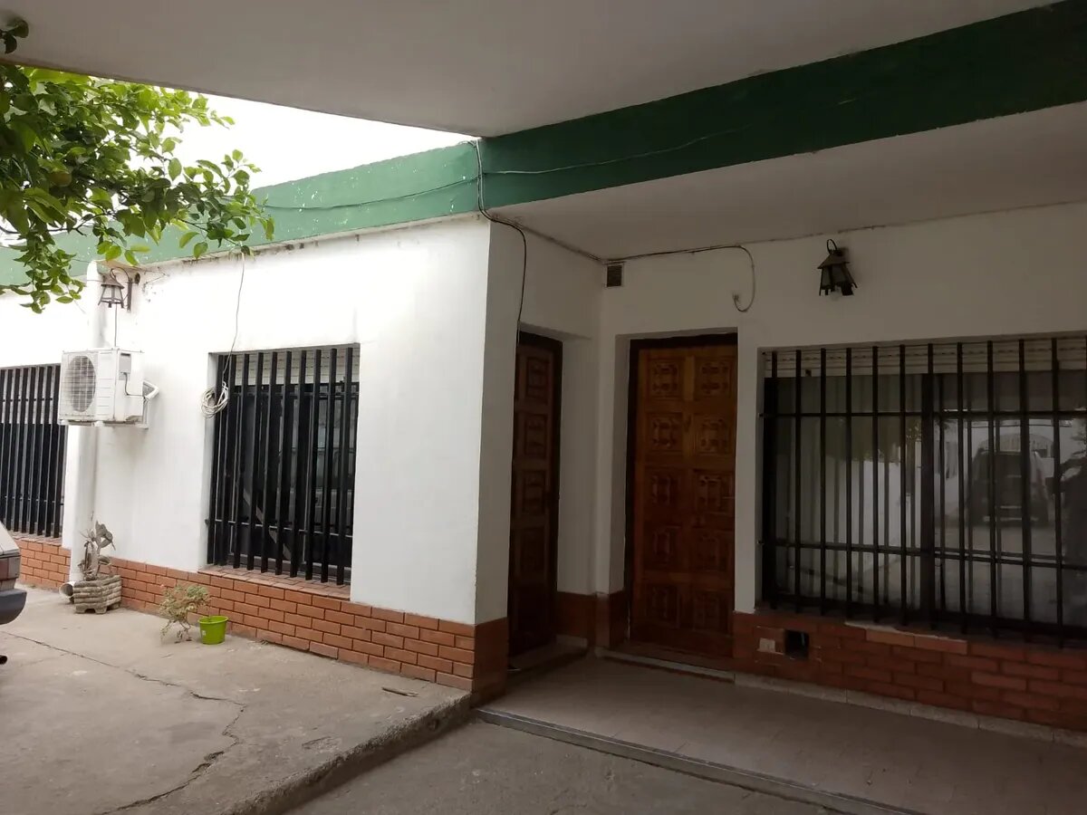 Casa En Venta- 3 Dormitorios  República 1149, Barrio Gene... - Imagen 2
