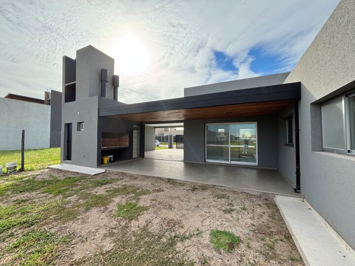 Casas - Funes - Venta