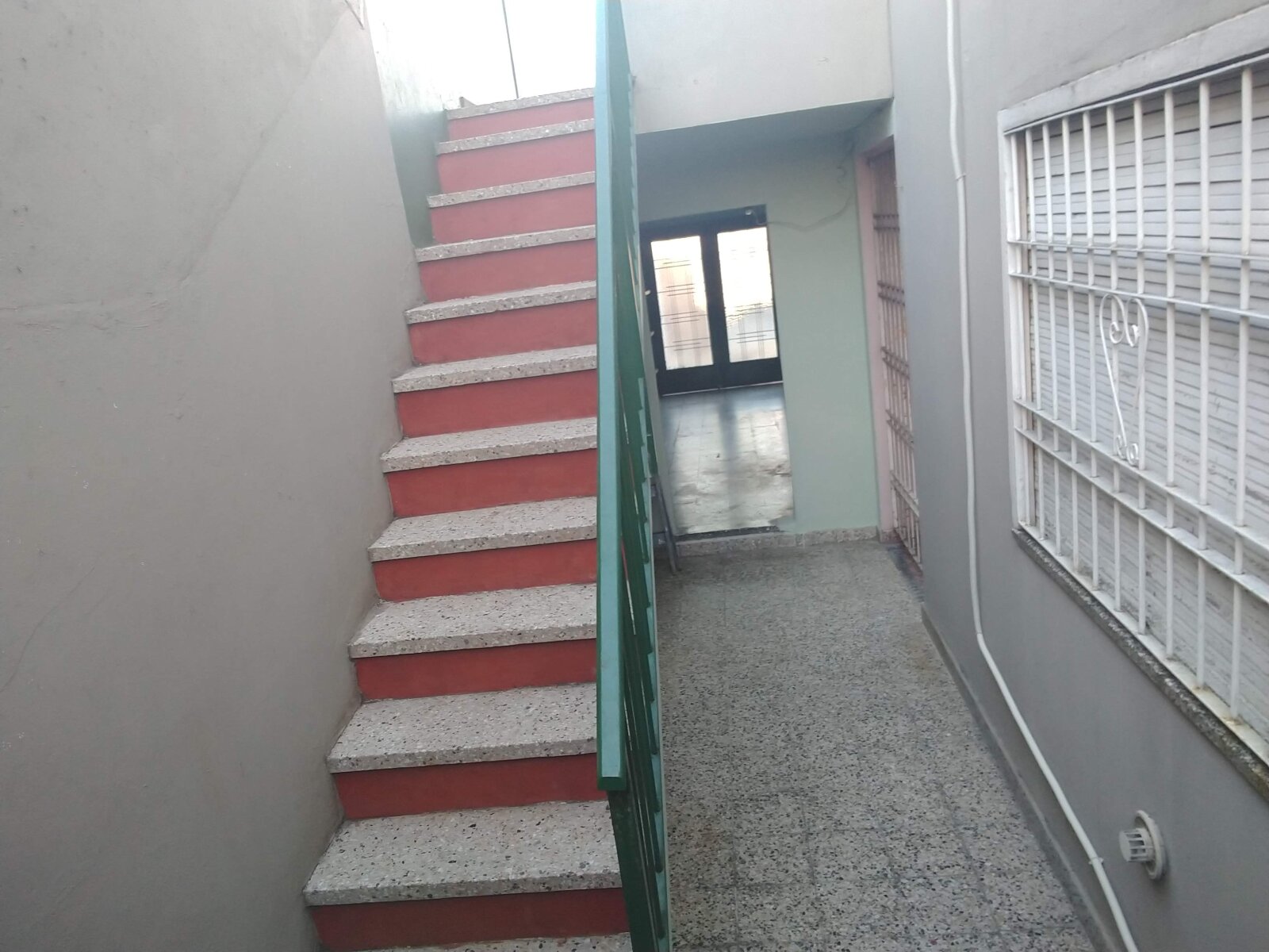 Venta PH tipo casa con garaje y patio en Morón - 5