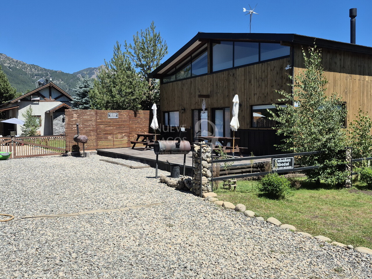 Venta de complejo con dos cabañas, tres tiny house y casa principal en RP63, Meliquina