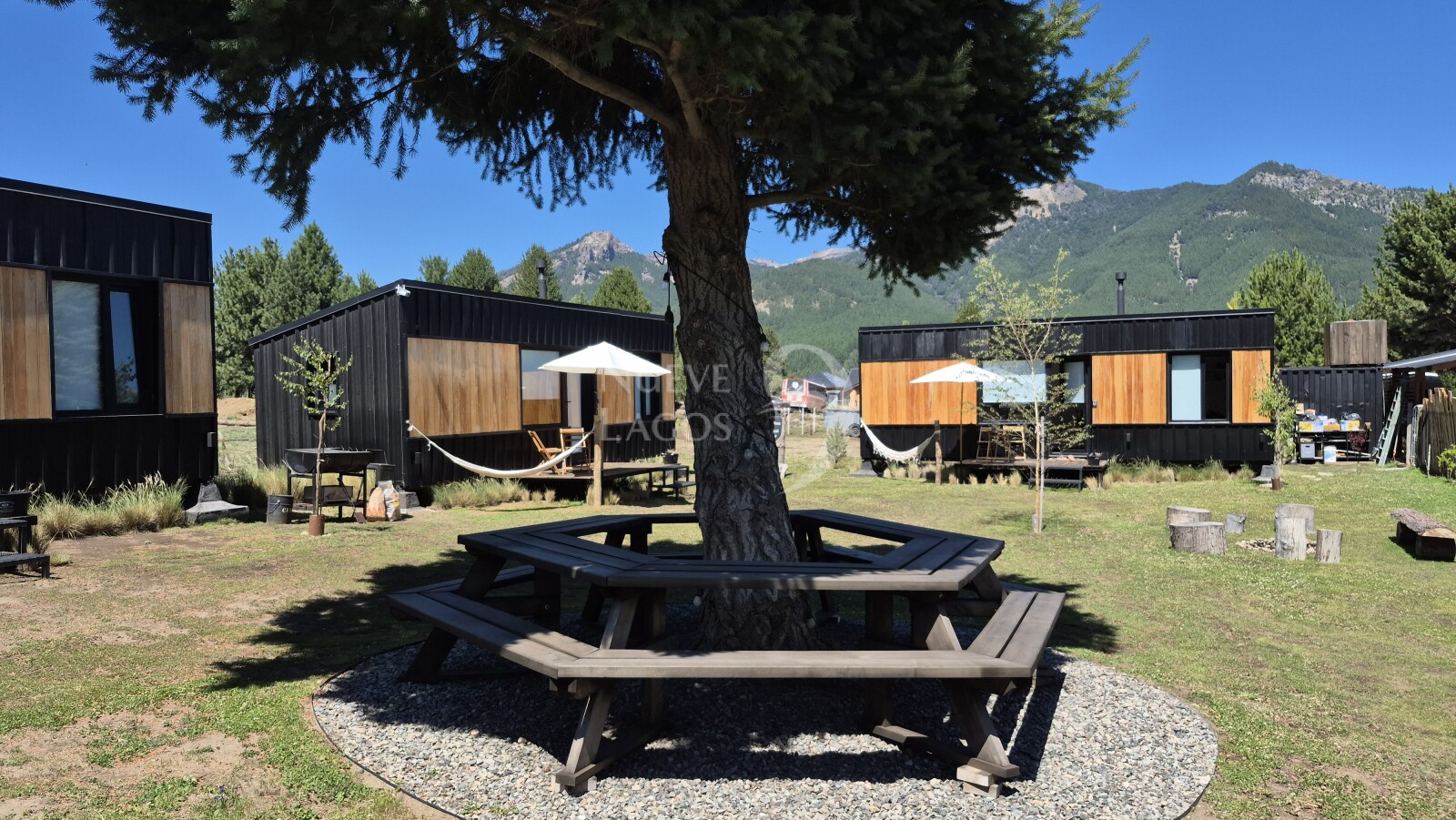 Venta de complejo con dos cabañas, tres tiny house y casa principal en RP63, Meliquina - 11