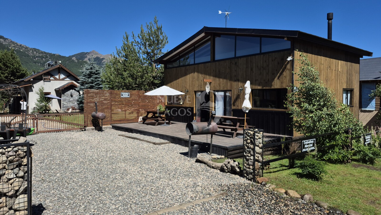 Venta de complejo con dos cabañas, tres tiny house y casa principal en RP63, Meliquina - 6