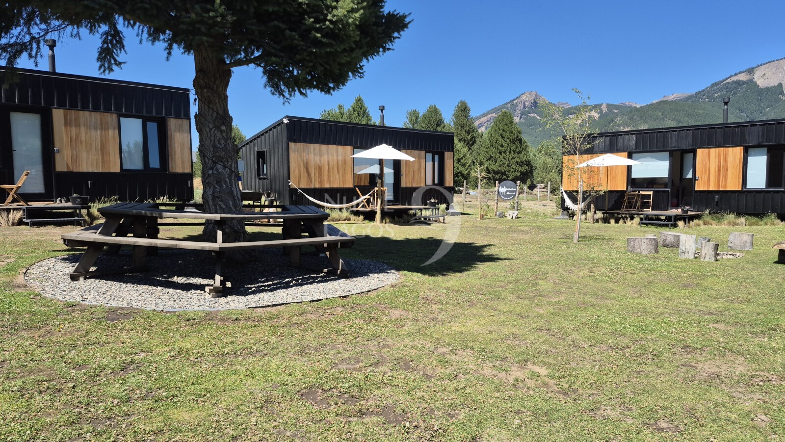 Venta de complejo con dos cabañas, tres tiny house y casa principal en RP63, Meliquina - 12