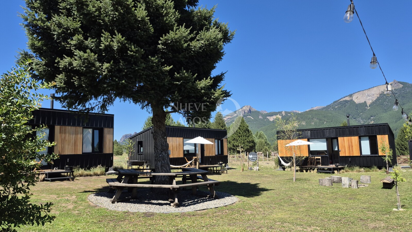 Venta de complejo con dos cabañas, tres tiny house y casa principal en RP63, Meliquina - 3