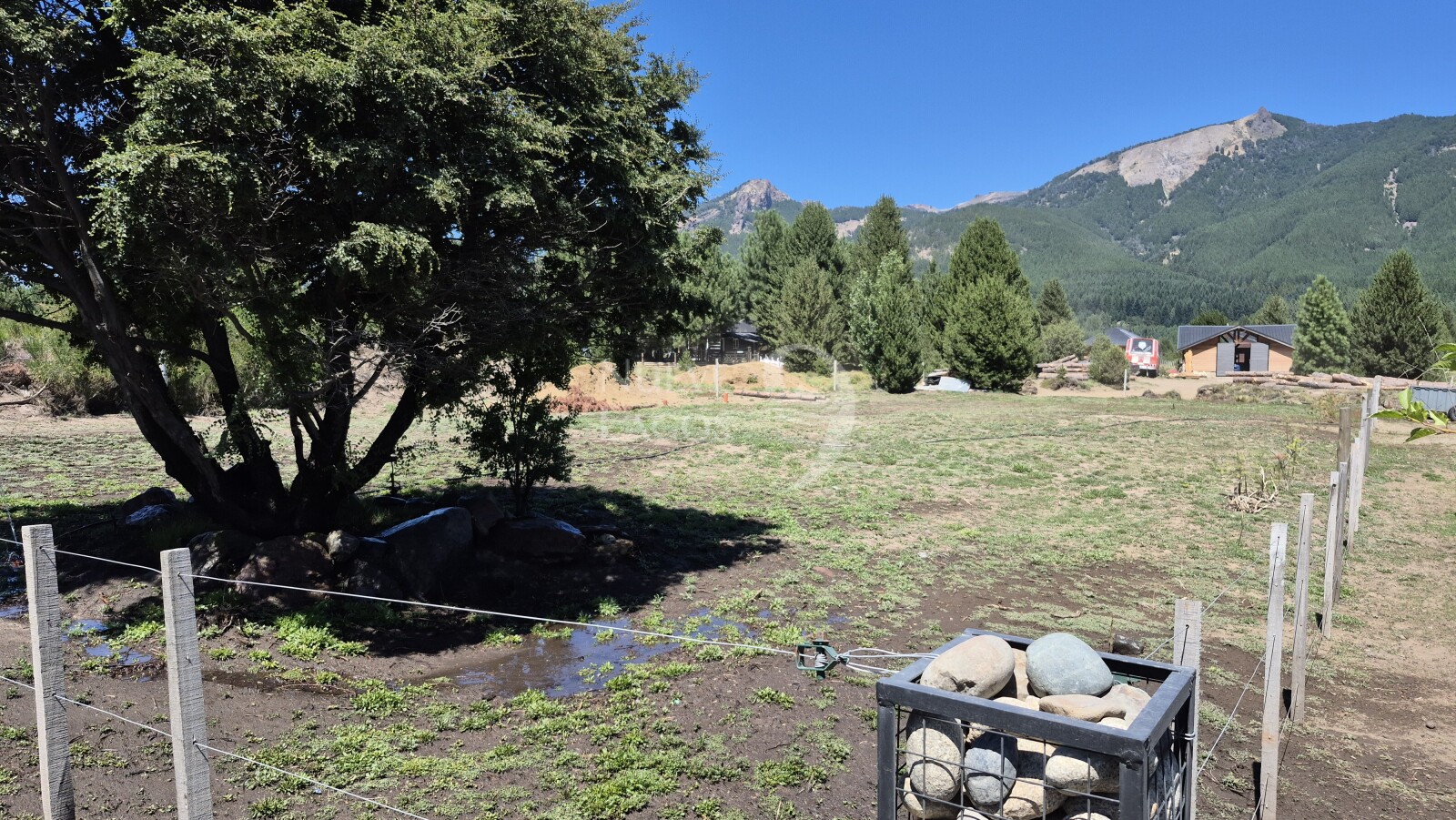 Venta de complejo con dos cabañas, tres tiny house y casa principal en RP63, Meliquina - 15