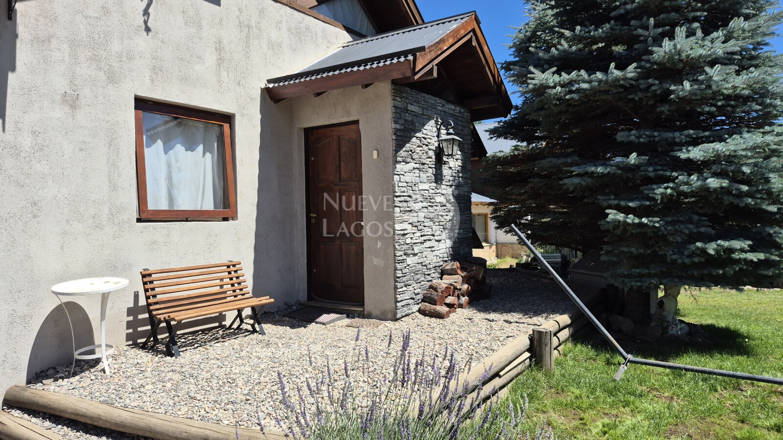 Venta de complejo con dos cabañas, tres tiny house y casa principal en RP63, Meliquina - 2
