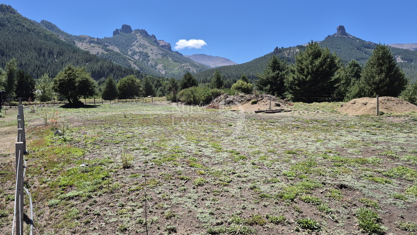 Venta de complejo con dos cabañas, tres tiny house y casa principal en RP63, Meliquina - 19