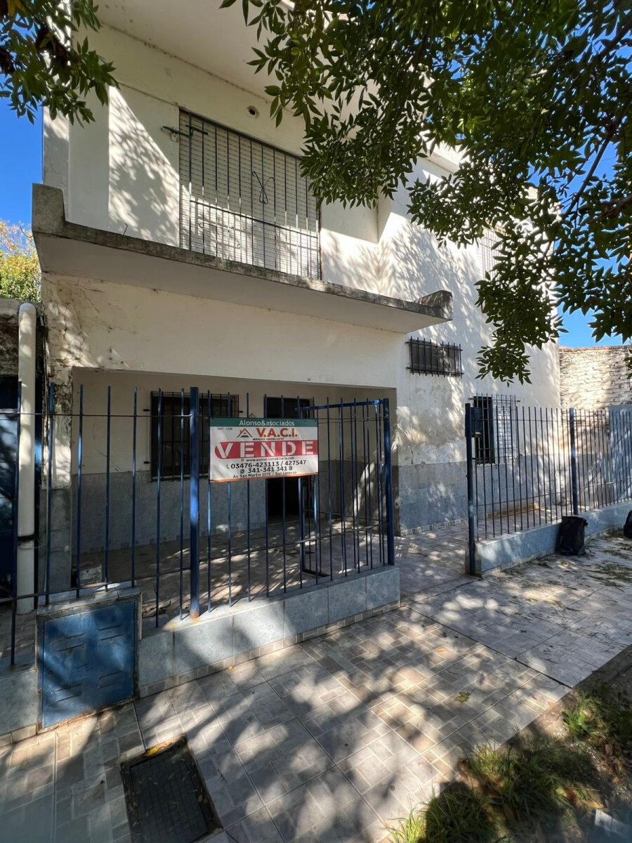 Ingeniero White 720, San Lorenzo. - 1