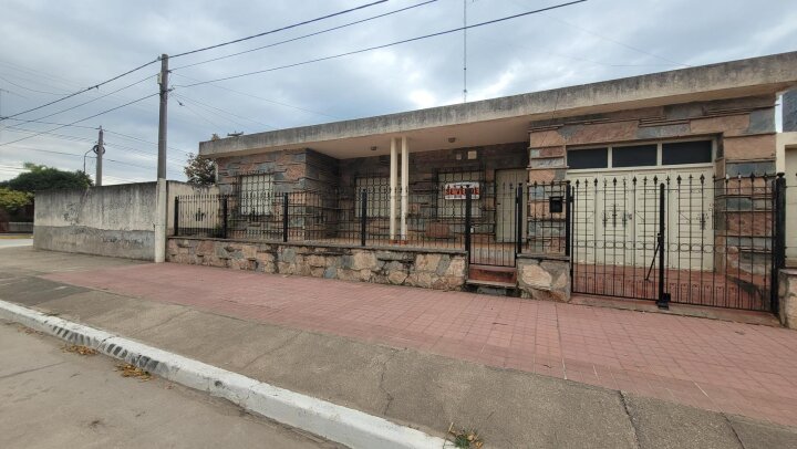FRENCH ESQUINA SARMIENTO  