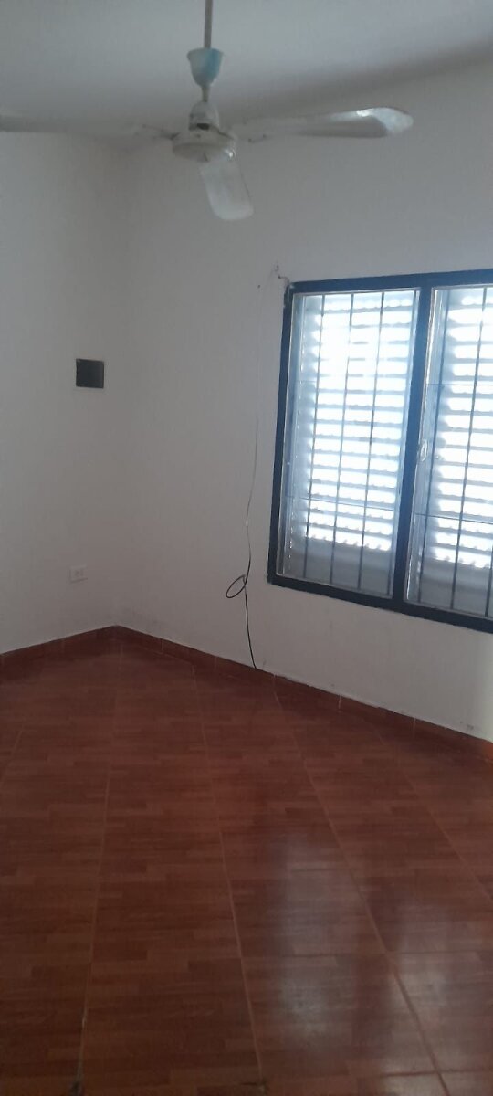 Casa esquina 1 dormitorios con patio y cochera – Av. Armada Argentina - 15