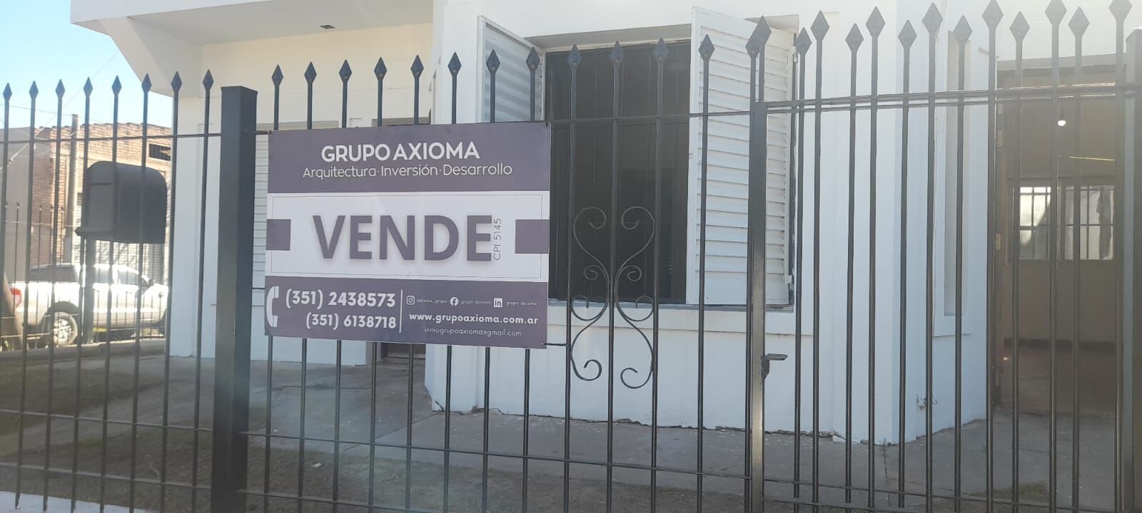 Casa esquina 1 dormitorios con patio y cochera – Av. Armada Argentina - 7