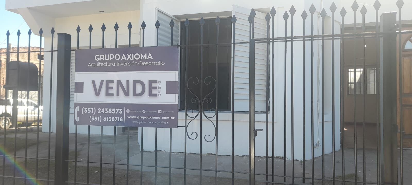 Casa esquina 1 dormitorios con patio y cochera – Av. Armada Argentina - 6
