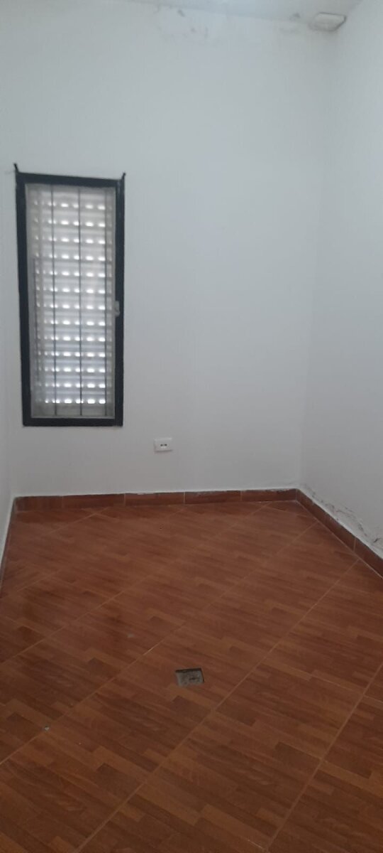 Casa esquina 1 dormitorios con patio y cochera – Av. Armada Argentina - 14