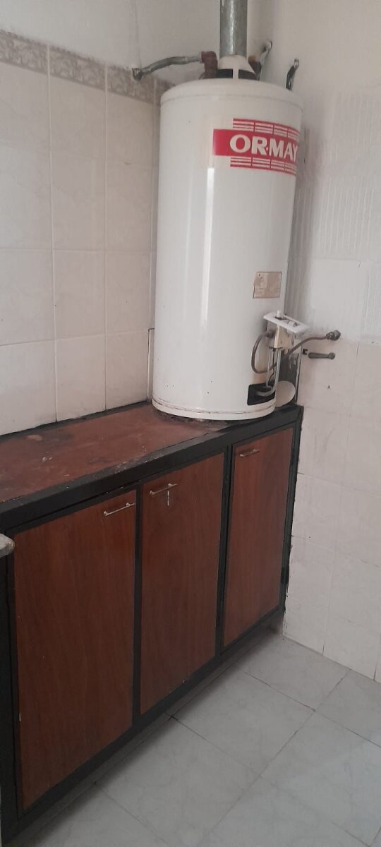 Casa esquina 1 dormitorios con patio y cochera – Av. Armada Argentina - 19