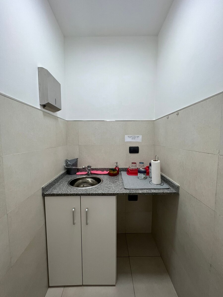 CONSULTORIOS OFICINAS AV. FRANCIA Y PELLEGRINI - 13