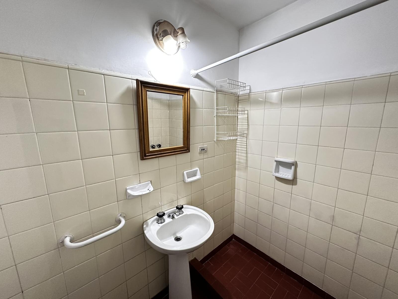 Depto 1 dormitorio en planta baja con patio en Echesortu - VENTA - 5