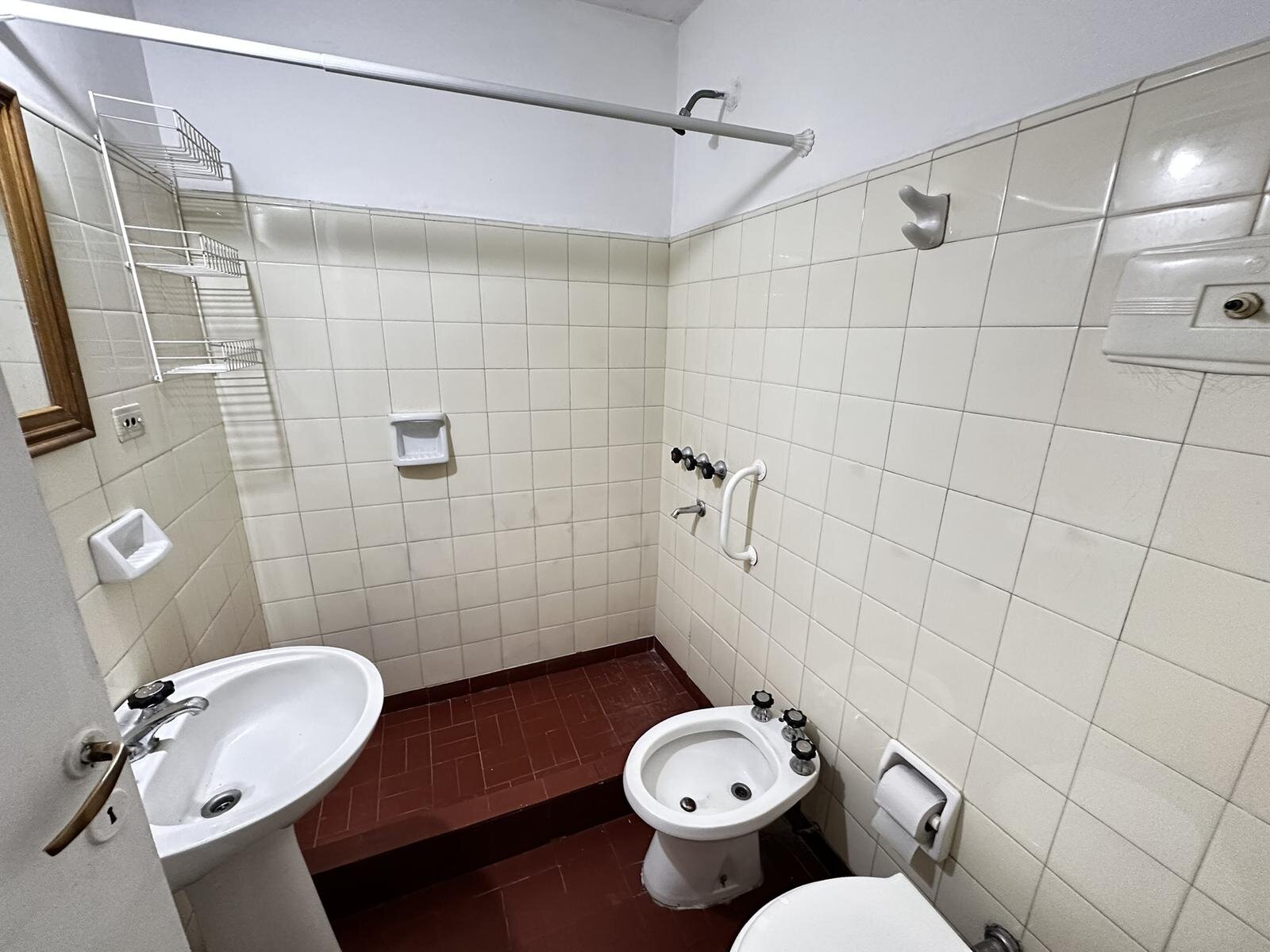 Depto 1 dormitorio en planta baja con patio en Echesortu - VENTA - 6