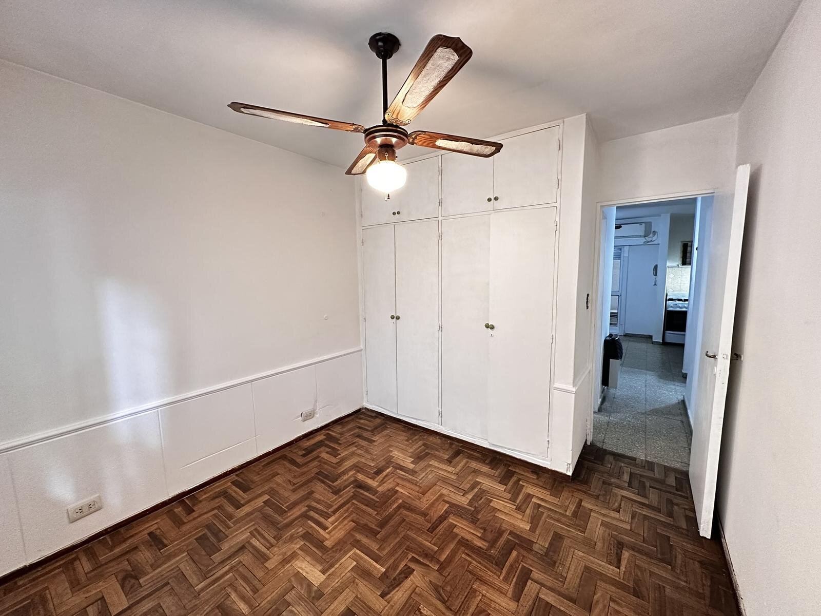 Depto 1 dormitorio en planta baja con patio en Echesortu - VENTA - 1