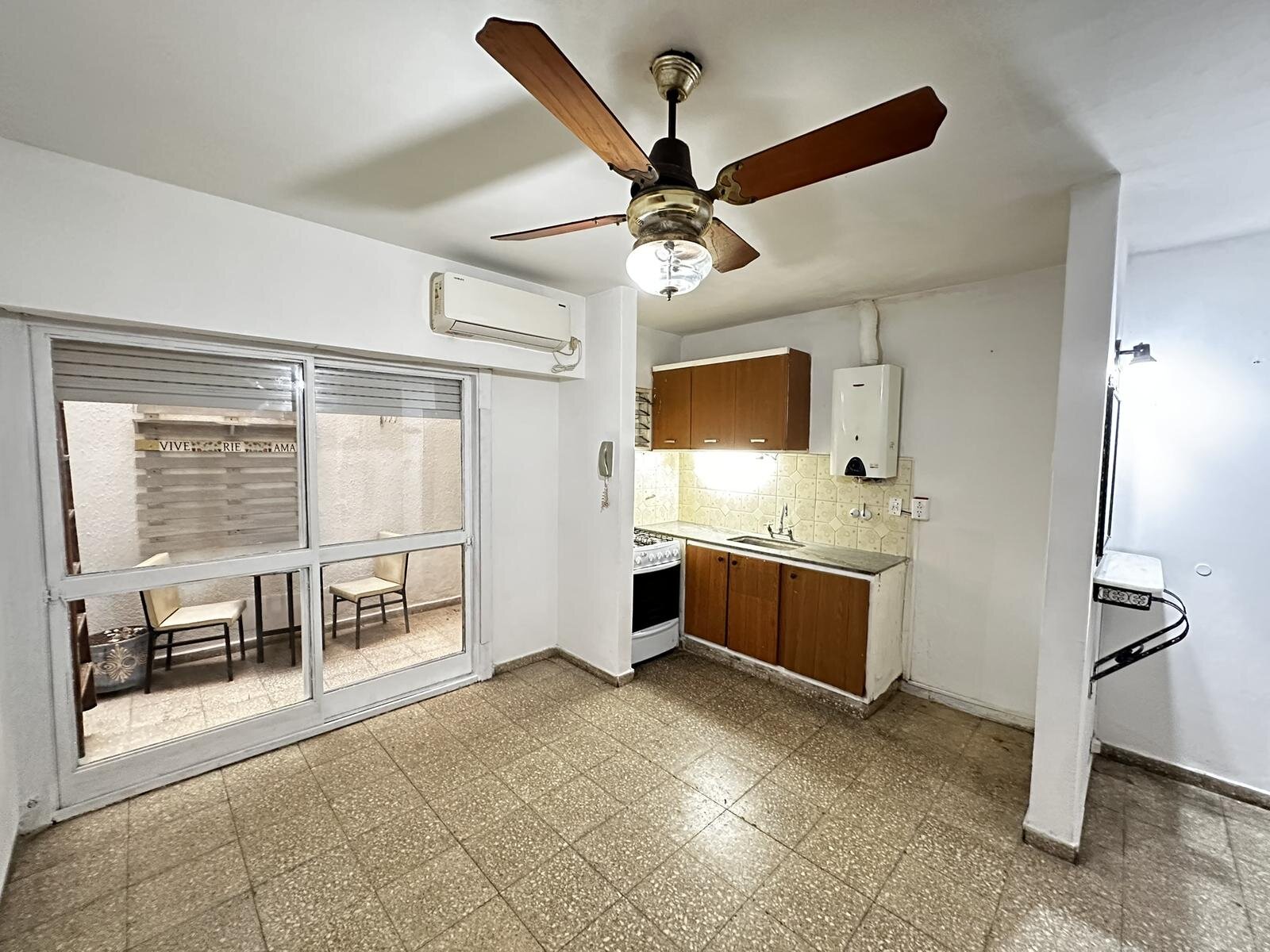 Depto 1 dormitorio en planta baja con patio en Echesortu - VENTA - 2
