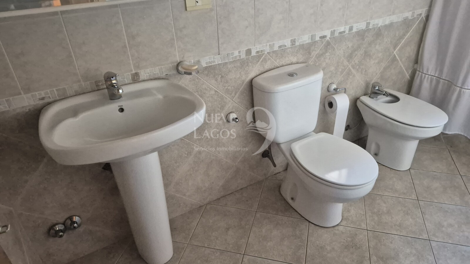 Venta casa de cuatro ambientes con vista al lago en Meliquina - 11