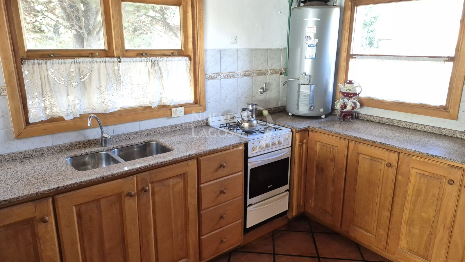 Venta casa de cuatro ambientes con vista al lago en Meliquina - 4