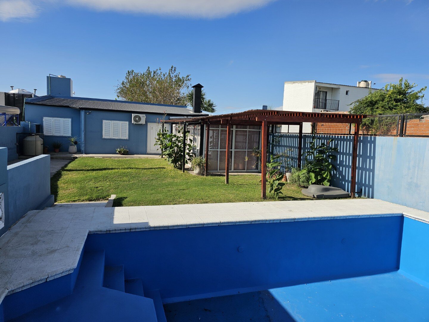 VENTA | Casa de 2 dormitorios con pileta y amplio terreno - Lonne 901 — foto 4
