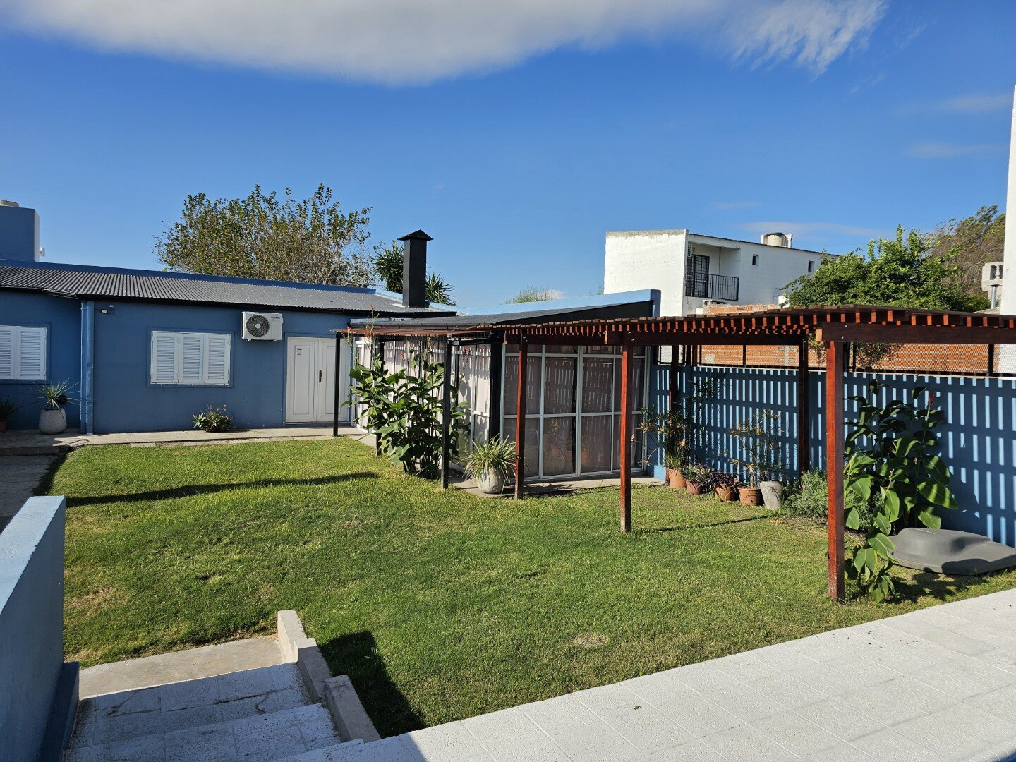 VENTA | Casa de 2 dormitorios con pileta y amplio terreno - Lonne 901 — foto 2