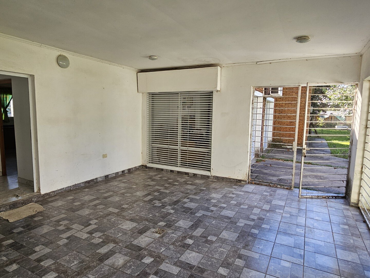 VENTA | Casa de 3 dormitorios con amplio jardín! Antelo - 24