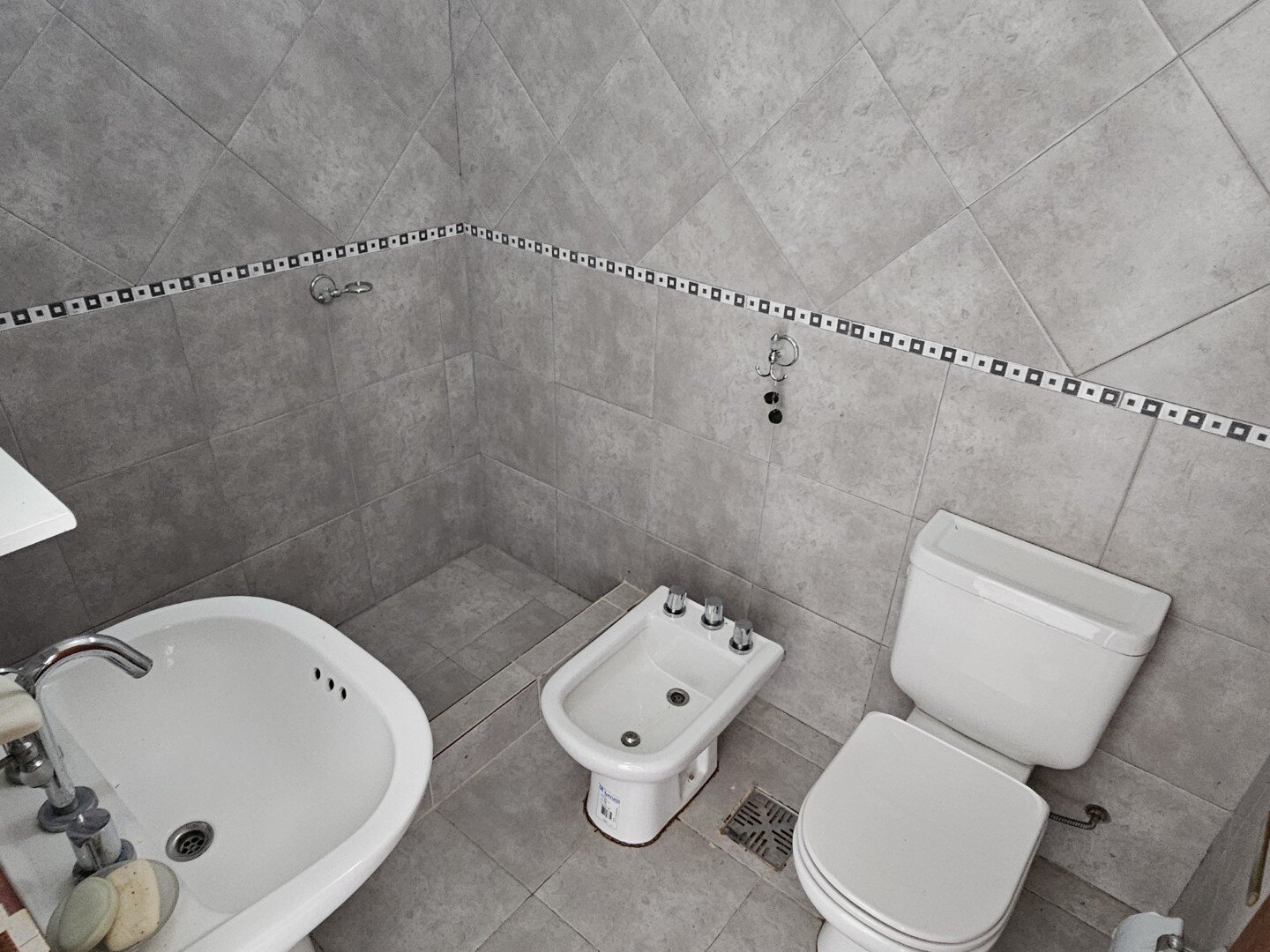 VENTA | Casa de 3 dormitorios con amplio jardín! Antelo - 34