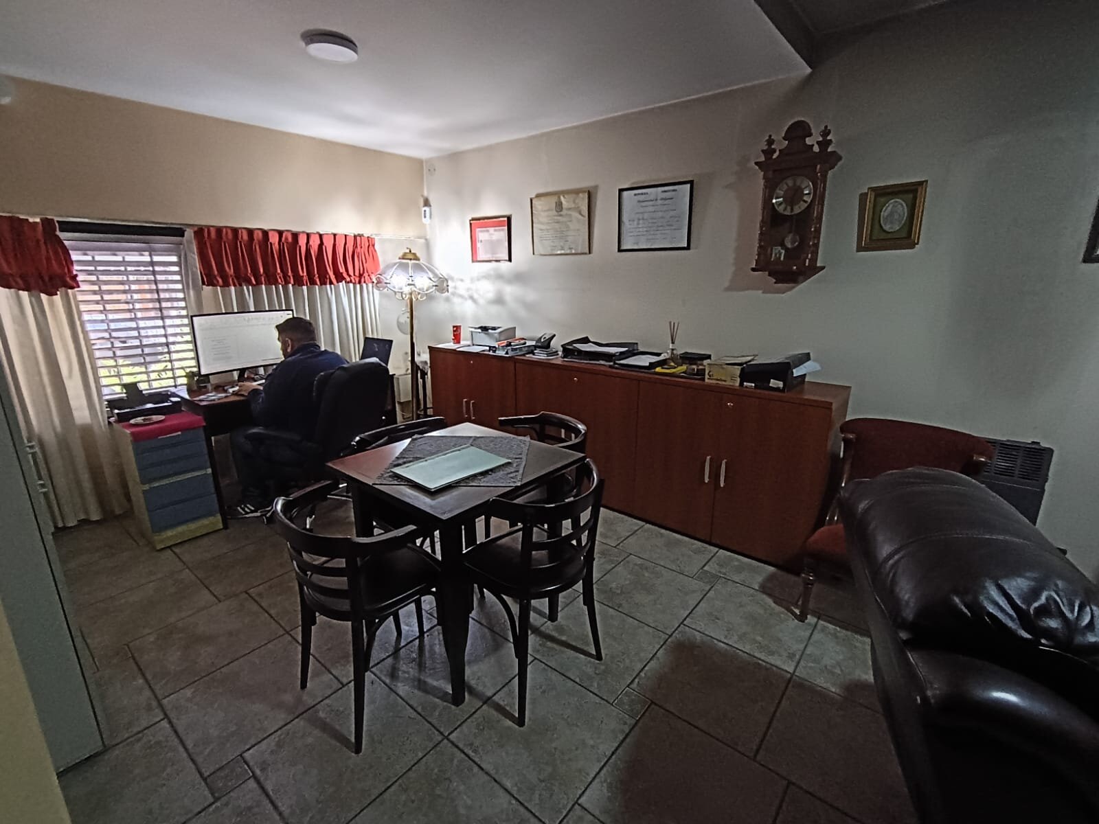 CASA AMPLIA EN LOTE PROPIO CON 4 DORMITORIOS Y EN DOS PLANTAS, Saladillo 5000 - Villa Lugano - 5