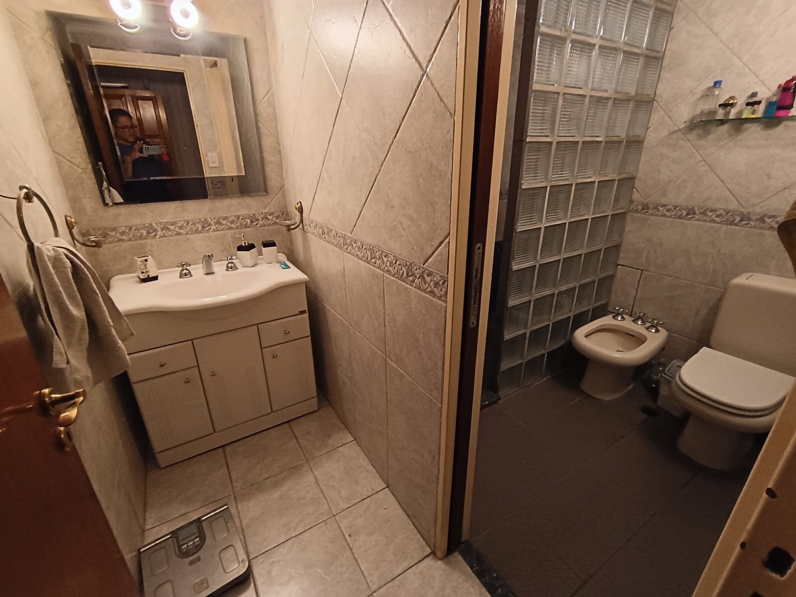 CASA AMPLIA EN LOTE PROPIO CON 4 DORMITORIOS Y EN DOS PLANTAS, Saladillo 5000 - Villa Lugano - 23