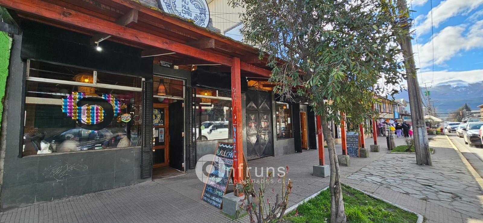 Local Comercial en Venta en Coyhaique | 15 Dormitorios | 4 Baños | 244 m² | UF 160 - 2