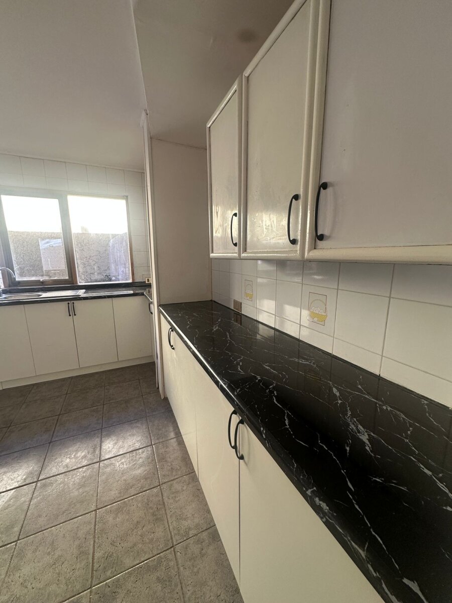 Casa en Venta en Coyhaique | 5 Dormitorios | 3 Baños | 211 m² | UF 8.100 - 4
