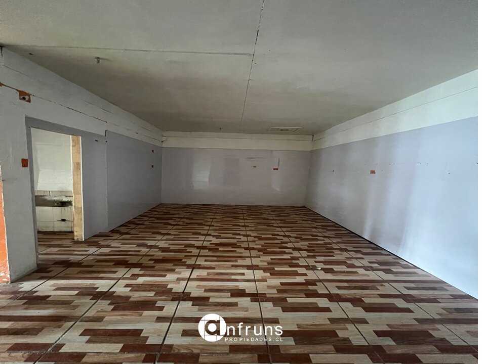 Local Comercial en Venta en Coyhaique | 15 Dormitorios | 2 Baños | 65 m² | UF 30 - 4
