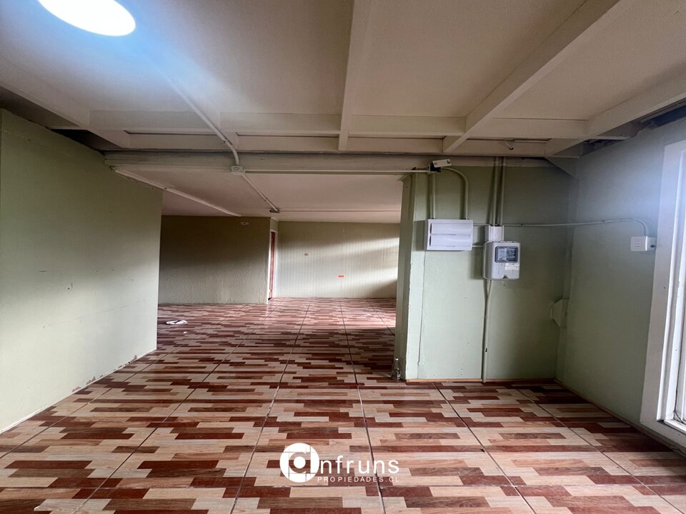 Local Comercial en Venta en Coyhaique | 15 Dormitorios | 2 Baños | 65 m² | UF 30 - 3