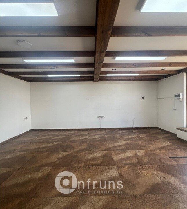 Local Comercial en Venta en Coyhaique | 15 Dormitorios | 1 Baño | 40 m² | UF 24 - 4