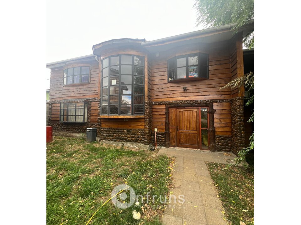 Casa en Venta en Coyhaique | 3 Dormitorios | 5 Baños | 385 m² | UF 9.953 - 5