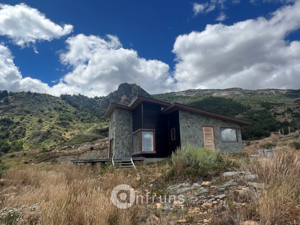 Casa en Parcela / Villa Jara