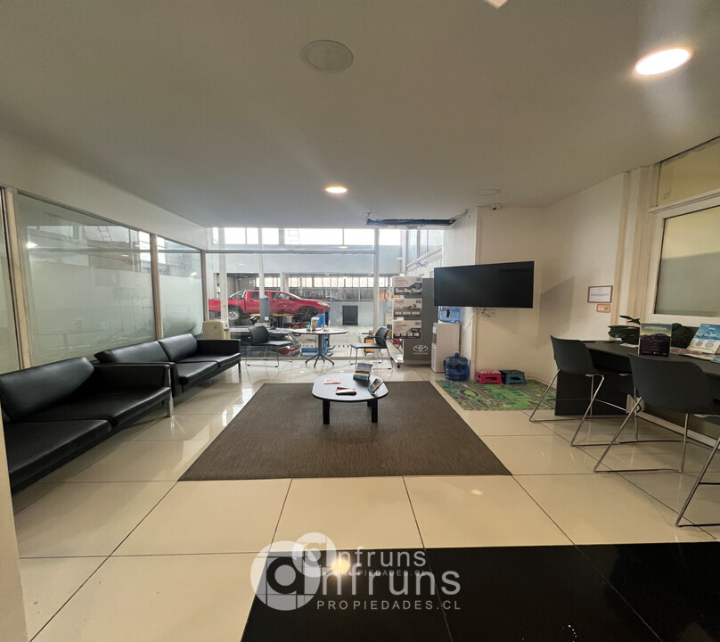 Local Comercial en Venta en Coyhaique | 15 Dormitorios | 5 Baños | 2002 m² | UF 400 - 5