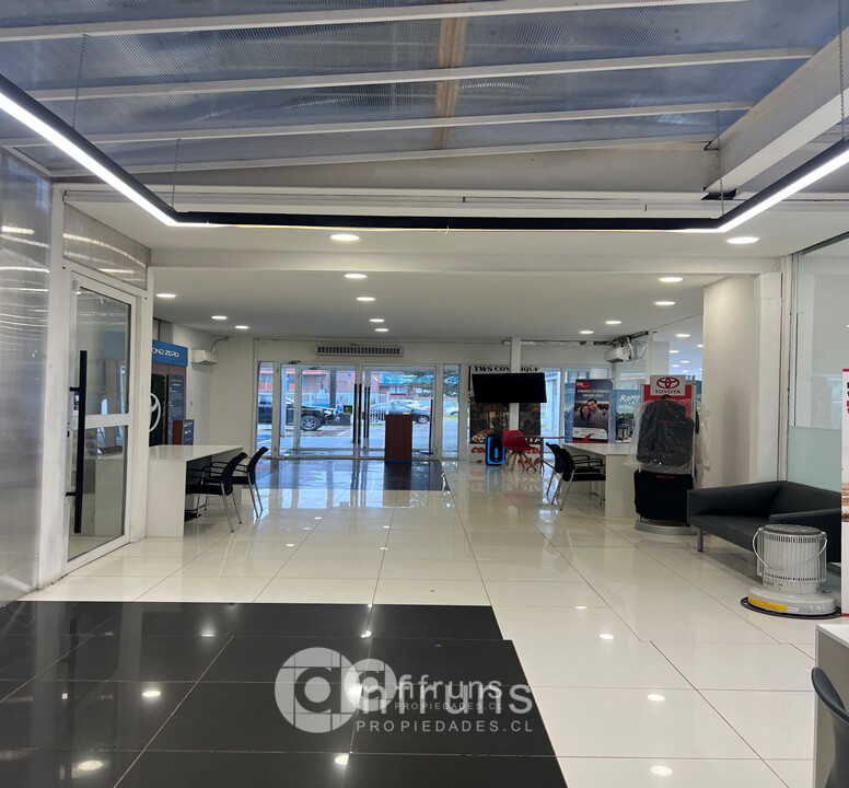 Local Comercial en Venta en Coyhaique | 15 Dormitorios | 5 Baños | 2002 m² | UF 400 - 2
