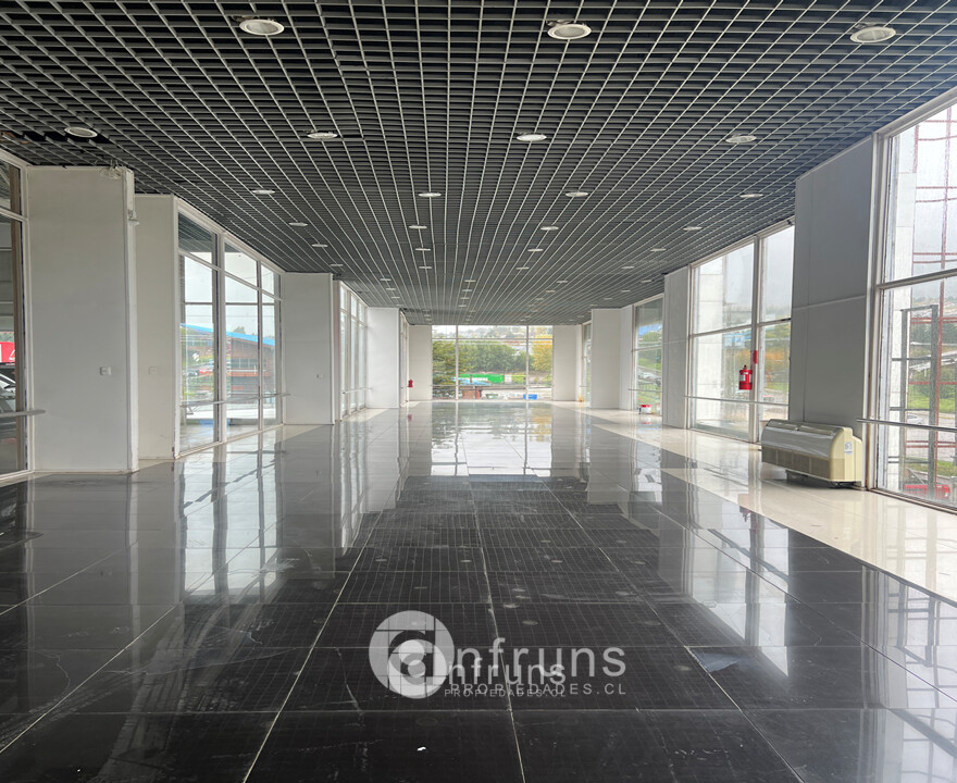 Local Comercial en Venta en Coyhaique | 15 Dormitorios | 5 Baños | 2002 m² | UF 400 - 4