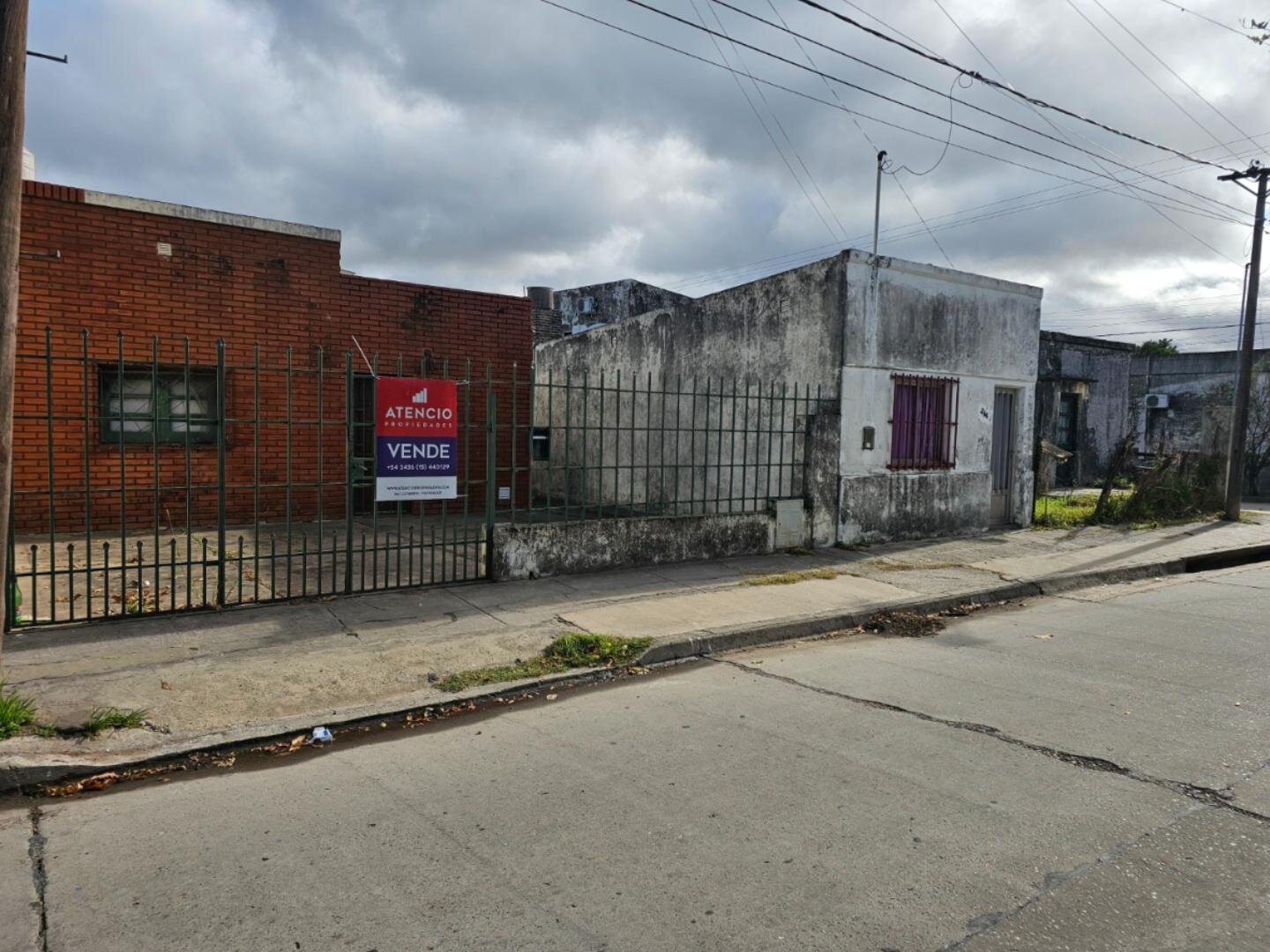 VENTA | Casa a refaccionar con jardín y espacio para vehículos - Junín 340 - 1