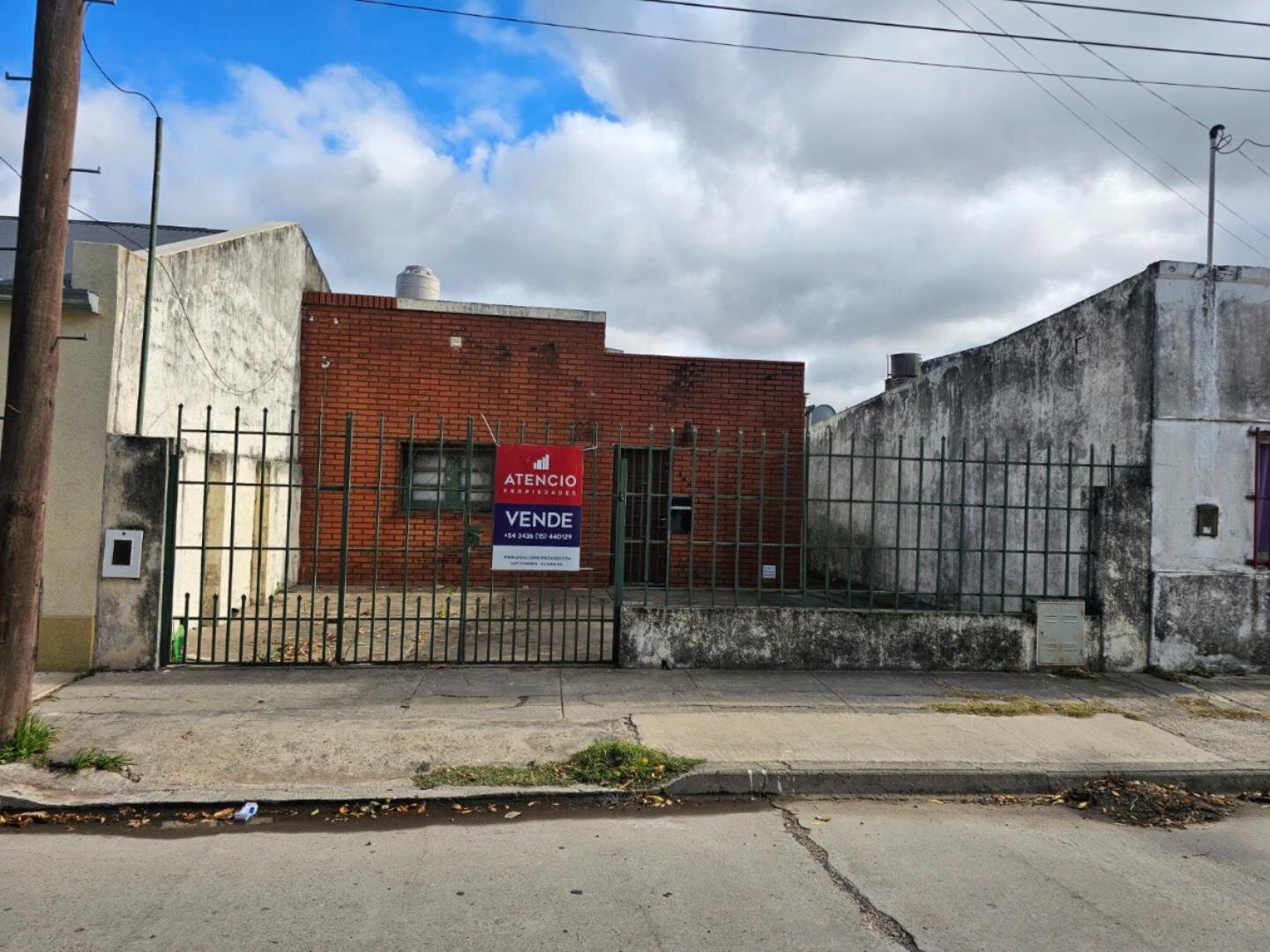VENTA | Casa a refaccionar con jardín y espacio para vehículos - Junín 340 - 2