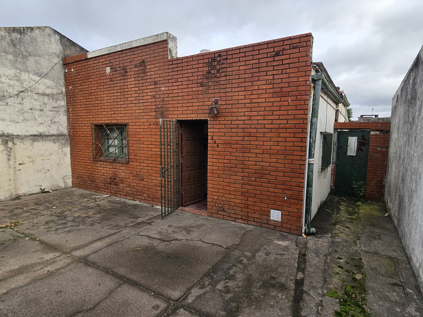 VENTA | Casa a refaccionar con jardín y espacio para vehículos - Junín 340 - 3