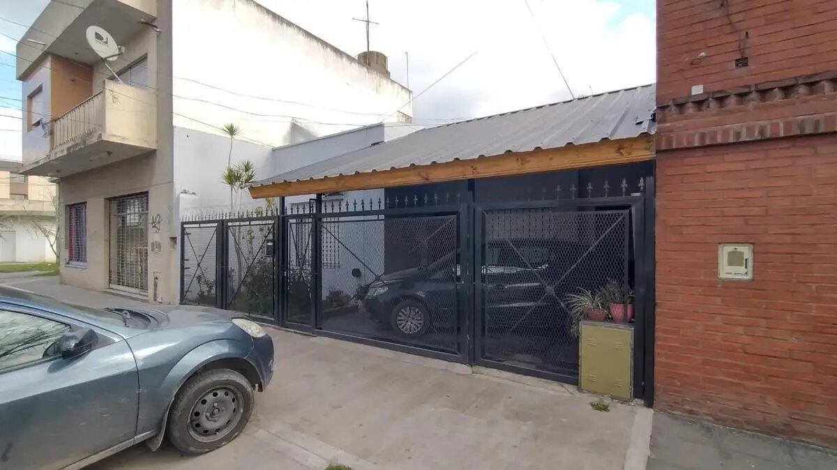 Venta Casa 2 Dormitorios Villa Vatteone Con Cochera - 1